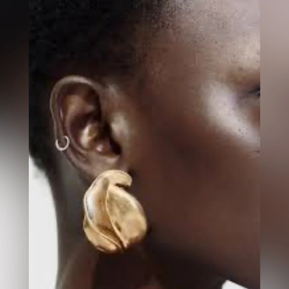 Zara Twisted Gold Earrings NWT ✨✨🔥